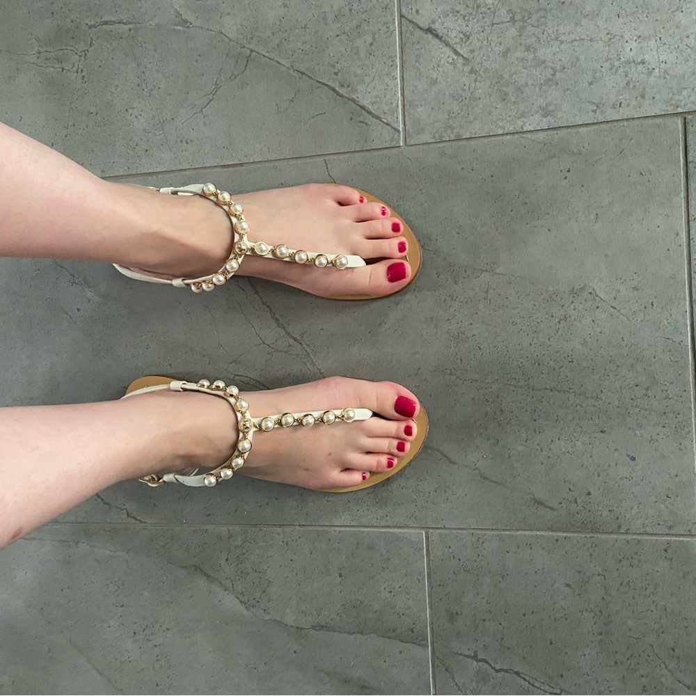 EUC Tory Burch Pearl sandals